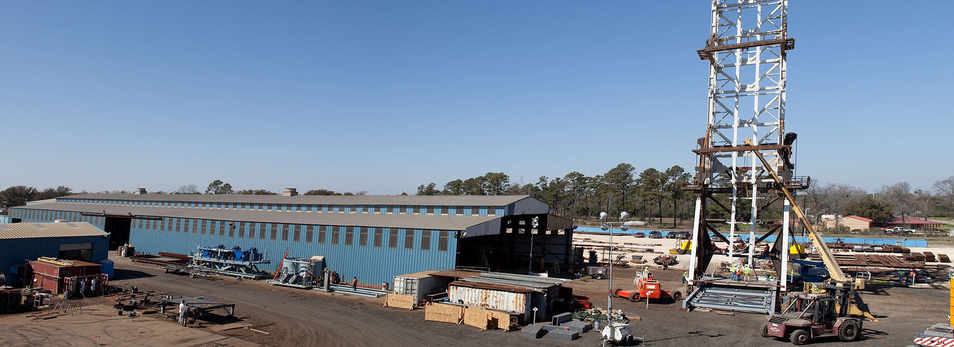 Panoramic view featuring Aker KFELS mast manufacturing and installation location